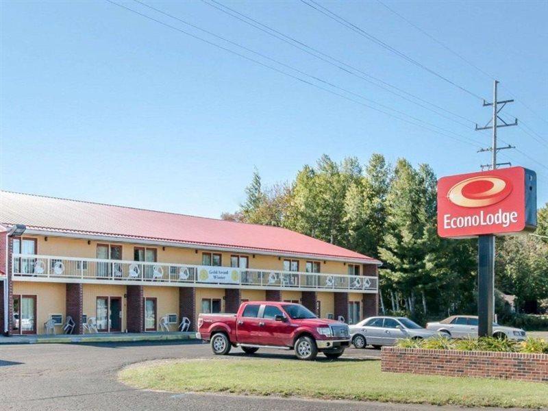 Econo Lodge Cadillac By Choice Exterior photo