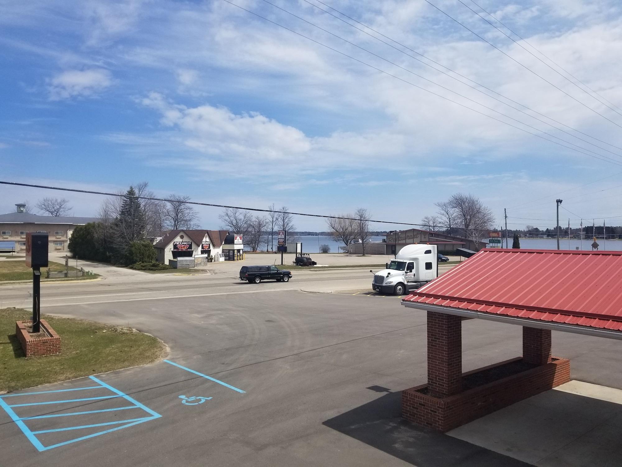 Econo Lodge Cadillac By Choice Exterior photo