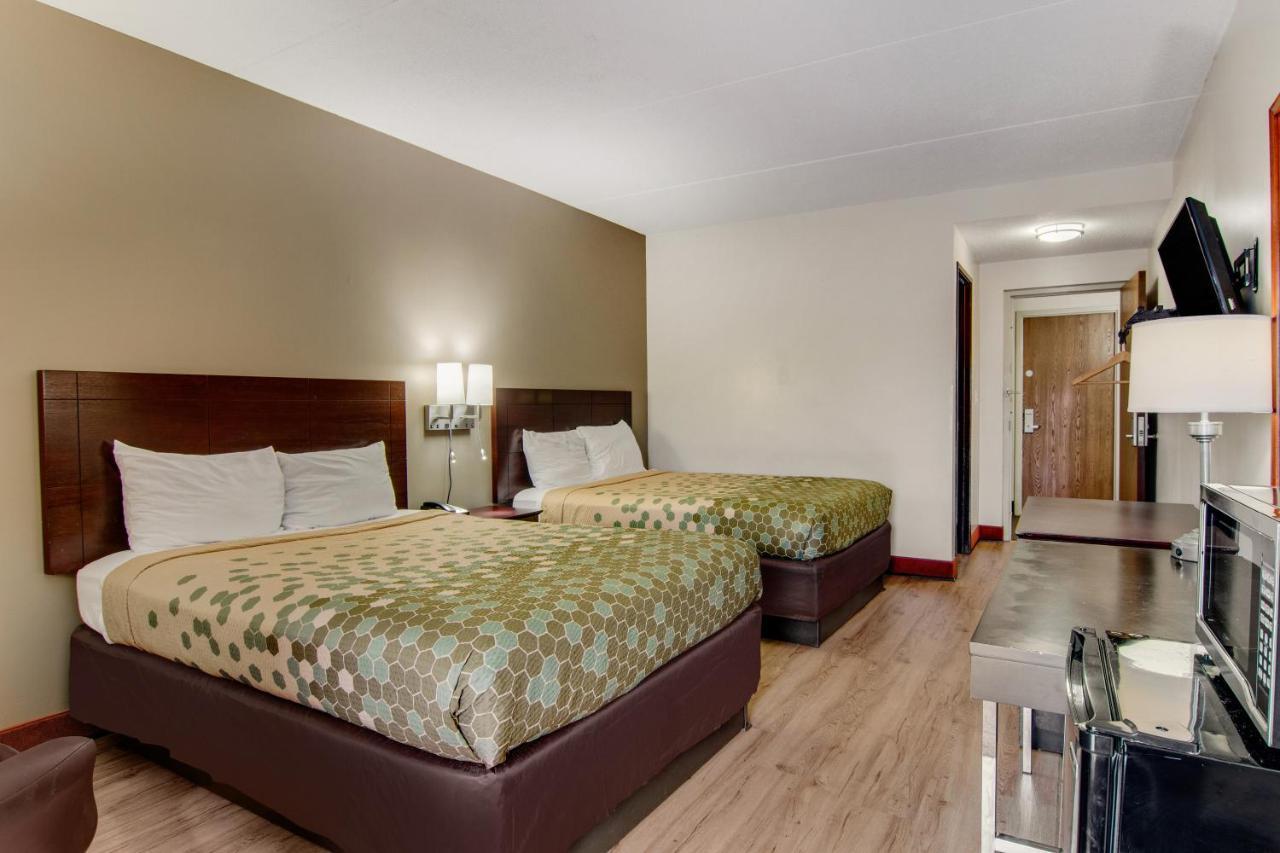 Econo Lodge Cadillac By Choice Exterior photo