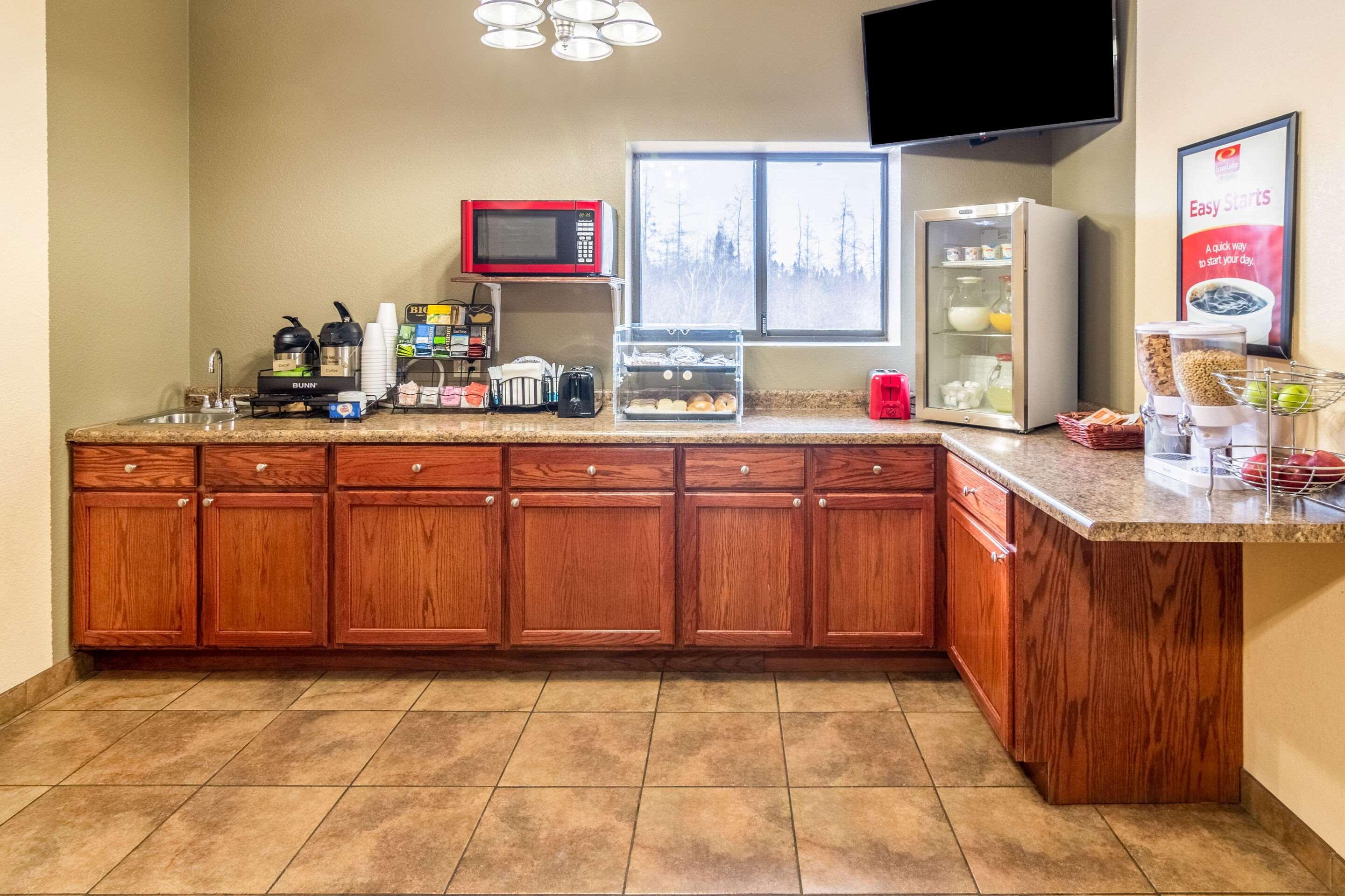 Econo Lodge Cadillac By Choice Exterior photo