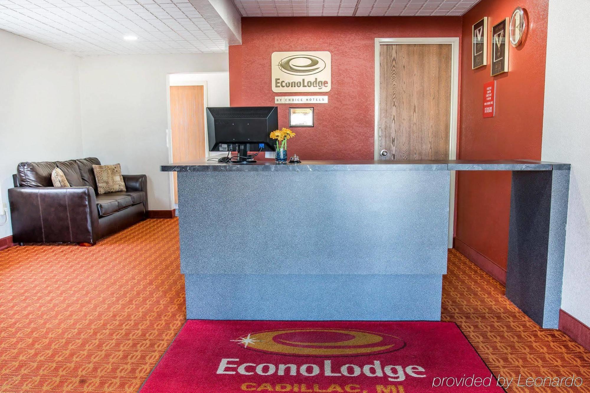 Econo Lodge Cadillac By Choice Exterior photo