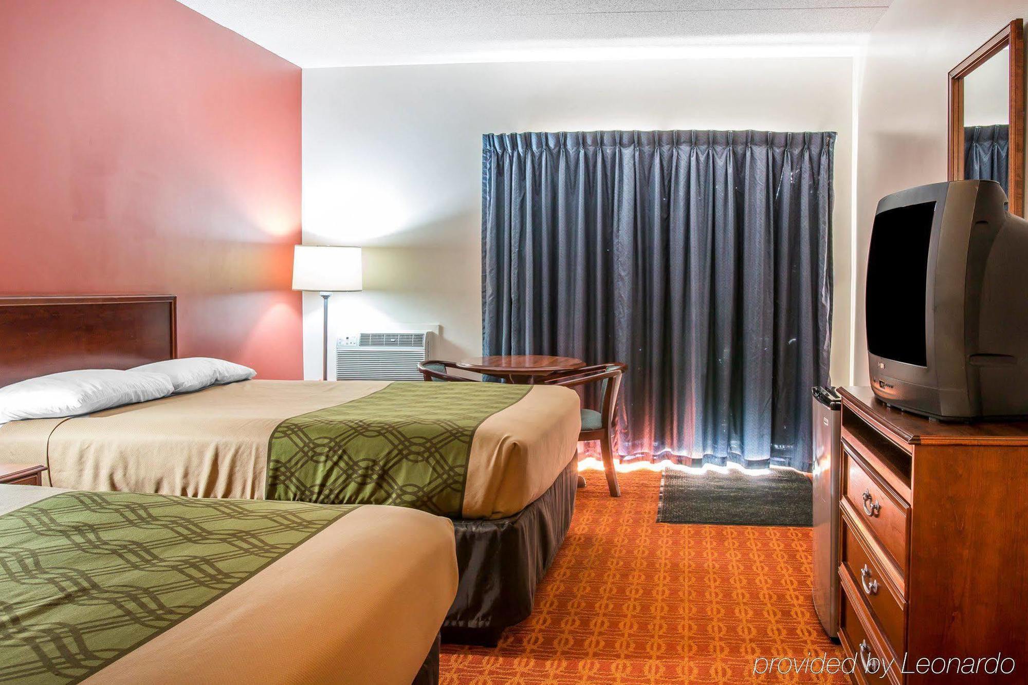 Econo Lodge Cadillac By Choice Exterior photo